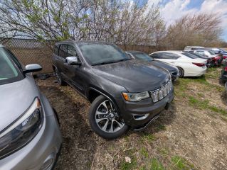 2018 Jeep Grand Cherokee Overland 4x4 - Exterior Front Right Corner Image